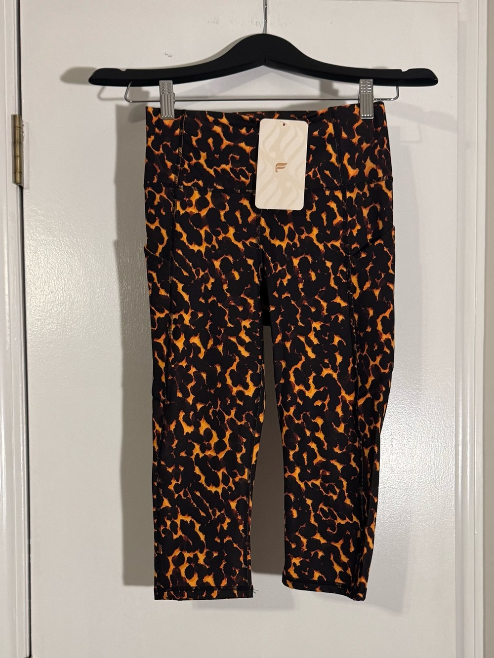 NWT Fabletics Women Leopard Capri Leggings workout pants animal print active